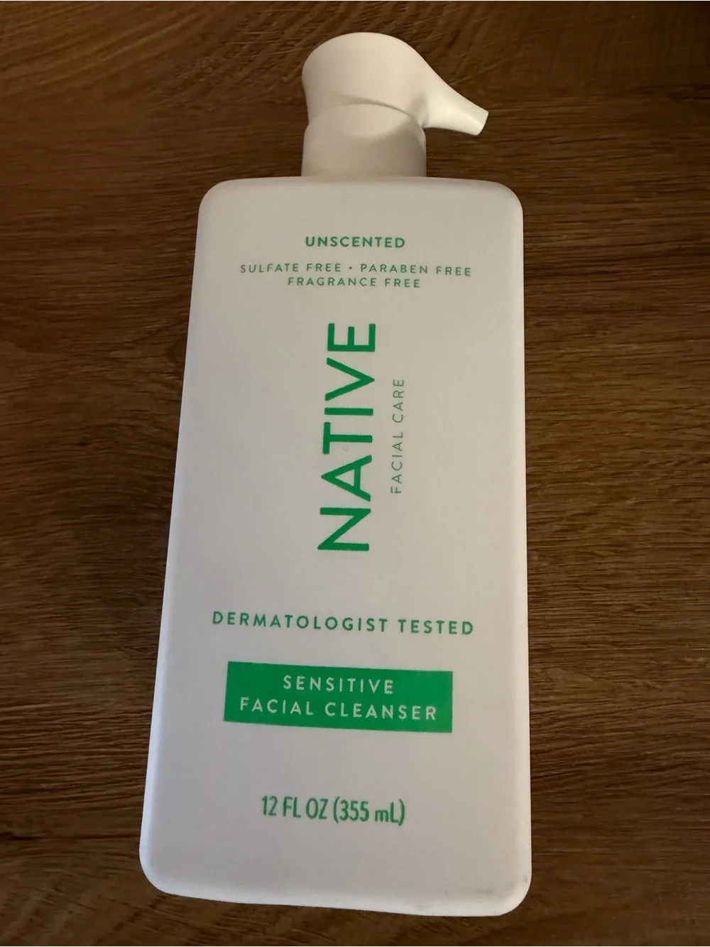 Native Sensitive Facial Cleanser - White/Green